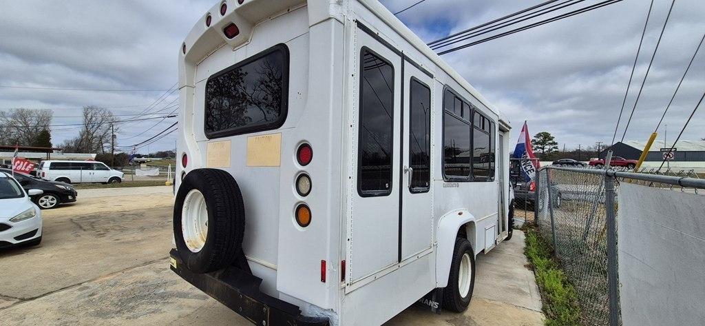 Ford Econoline E-350 Super Duty 2009