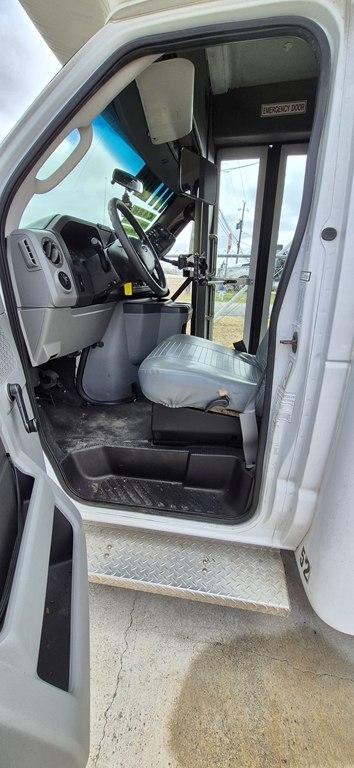 Ford Econoline E-350 Super Duty 2009