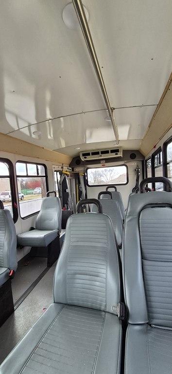 Ford Econoline E-350 Super Duty 2009