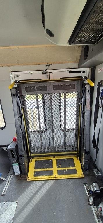 Ford Econoline E-350 Super Duty 2009