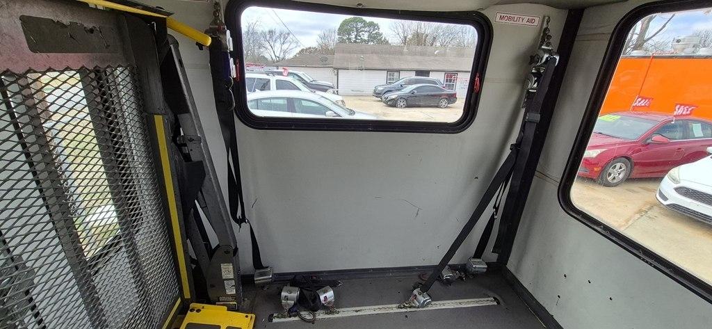 Ford Econoline E-350 Super Duty 2009