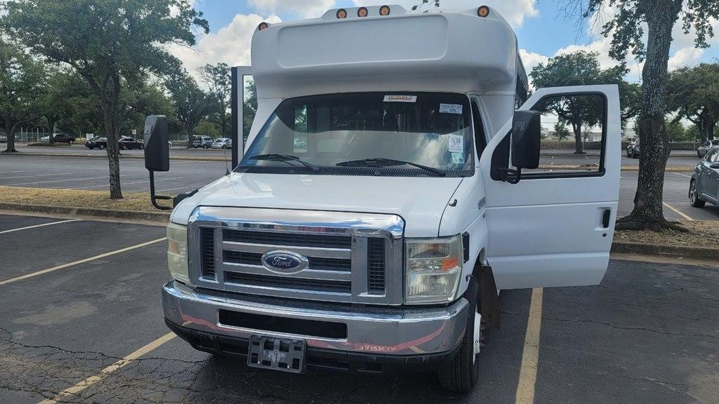 Ford Econoline E-350 Super Duty 2009