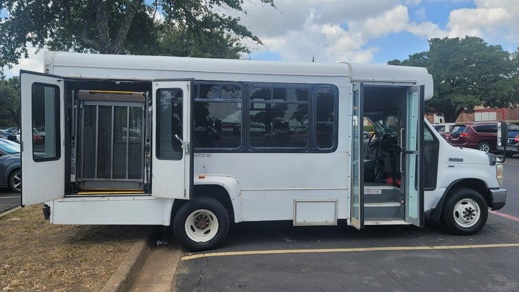 Ford Econoline E-350 Super Duty 2009