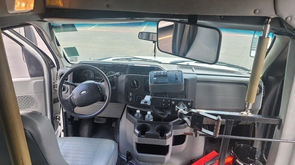 Ford Econoline E-350 Super Duty 2009