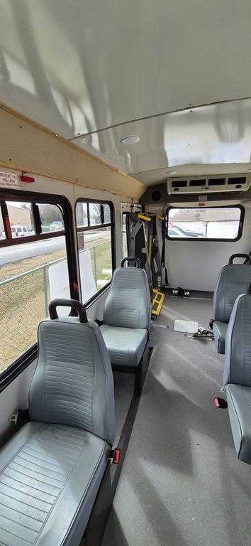 Ford Econoline E-350 Super Duty 2009