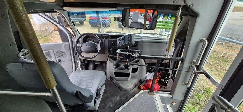 Ford Econoline E-350 Super Duty 2009