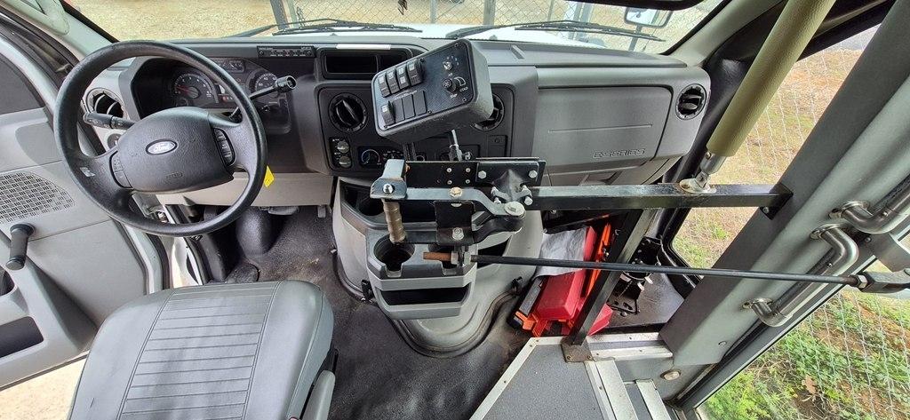 Ford Econoline E-350 Super Duty 2009