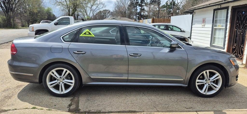 Volkswagen Passat 2.0L TDI SE MT 2013