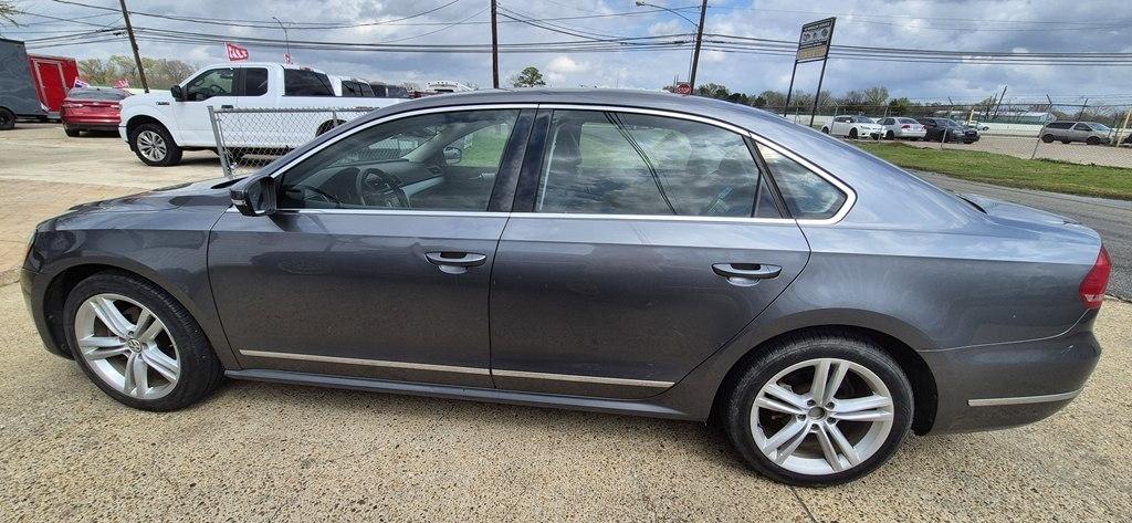 Volkswagen Passat 2.0L TDI SE MT 2013