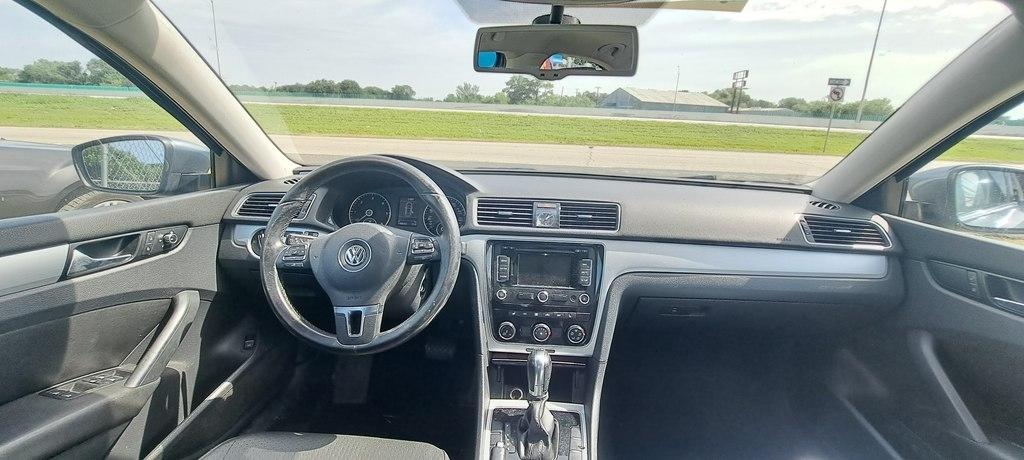 Volkswagen Passat 2.0L TDI SE MT 2013