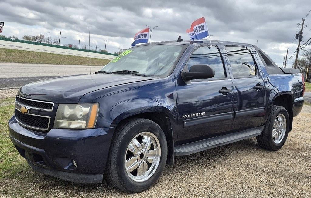 Chevrolet Avalanche LS 2WD 2010