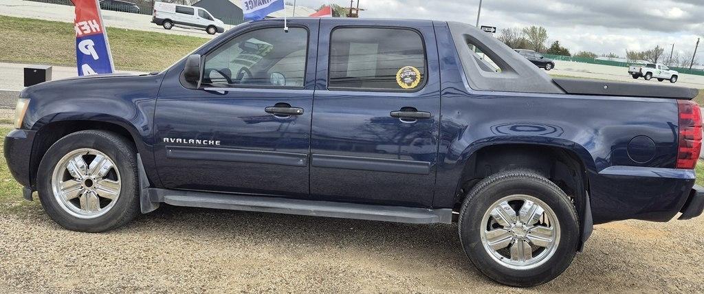 Chevrolet Avalanche LS 2WD 2010