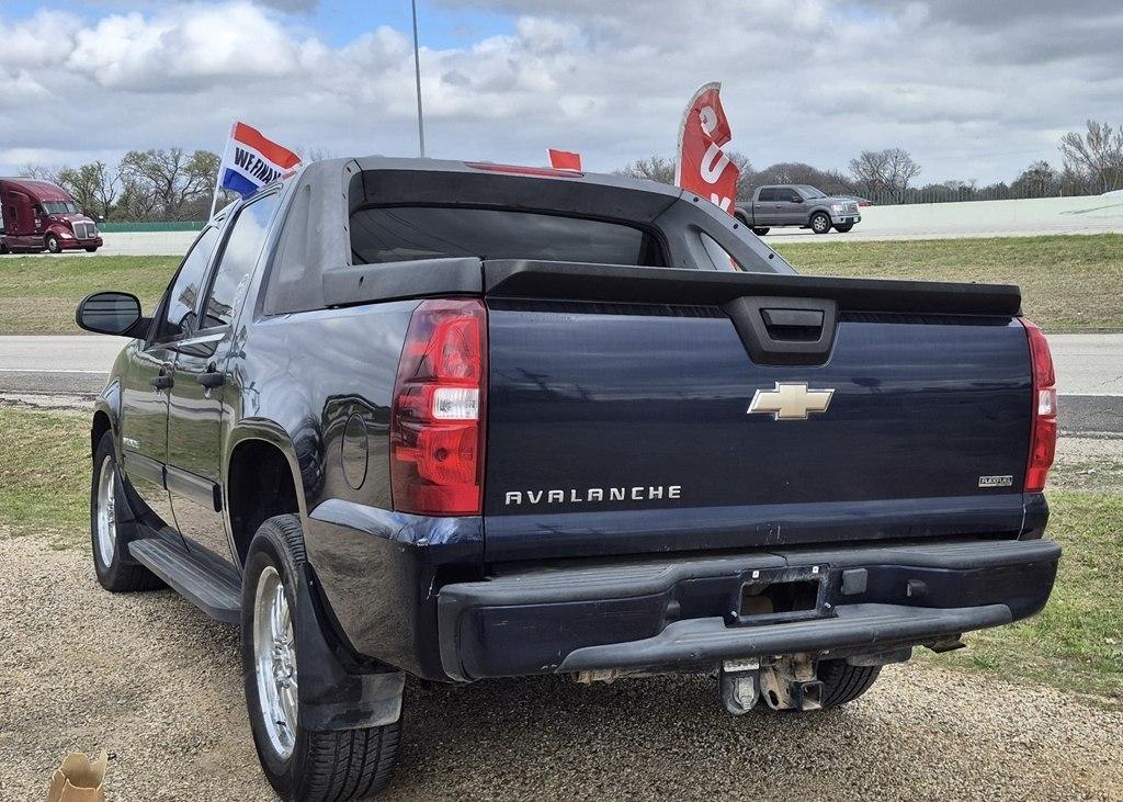Chevrolet Avalanche LS 2WD 2010