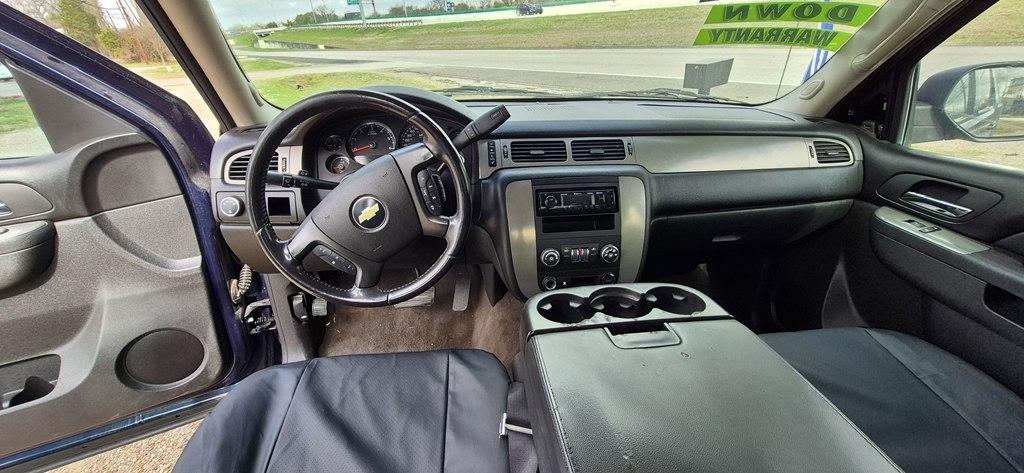 Chevrolet Avalanche LS 2WD 2010