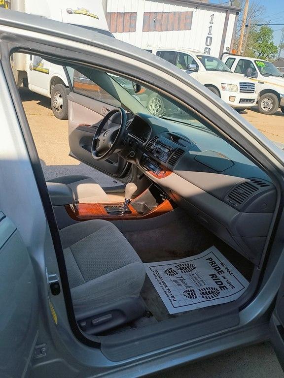 Toyota Camry LE 2002