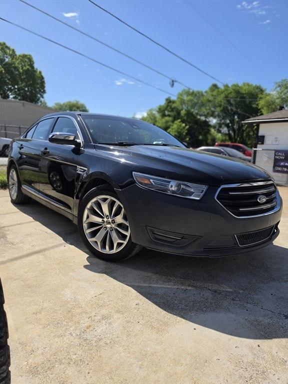 Ford Taurus Limited FWD 2017