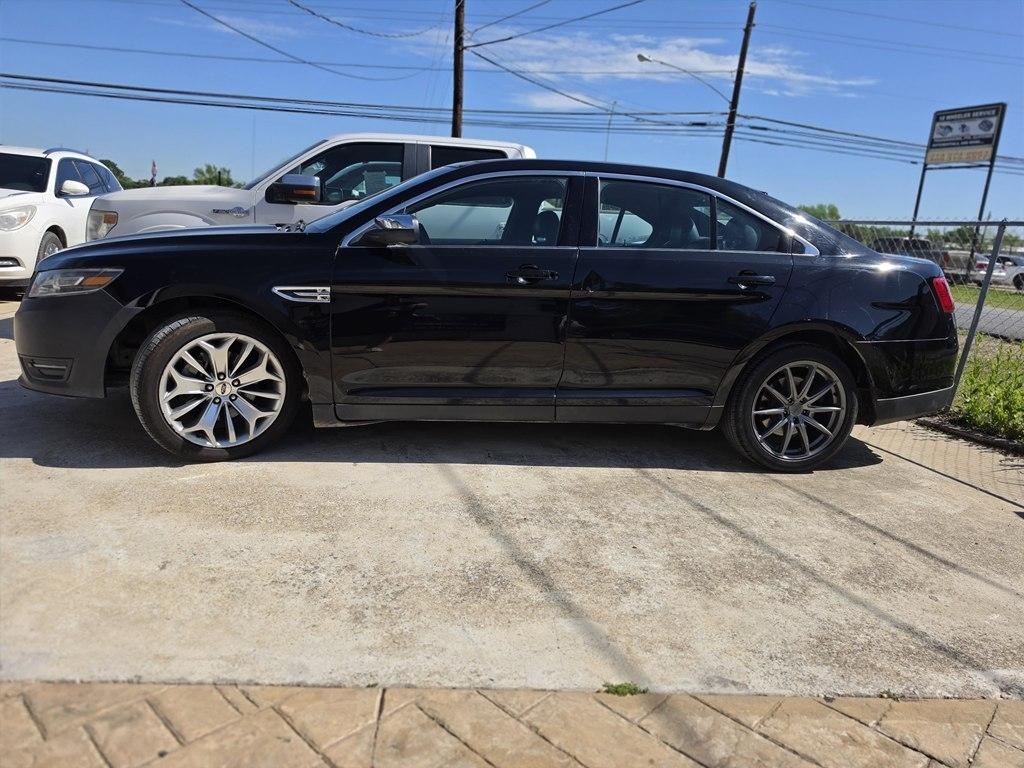 Ford Taurus Limited FWD 2017