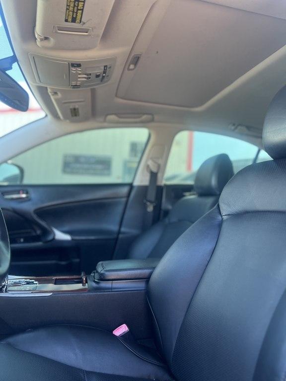 Lexus IS 250 RWD 2011