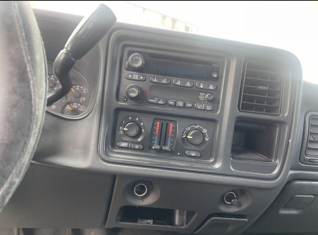 Chevrolet Avalanche 1500 2WD 2004