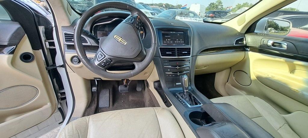 Lincoln MKT 3.5L with EcoBoost AWD 2013