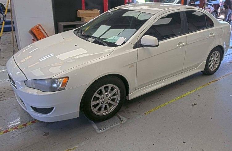 Mitsubishi Lancer ES 2011