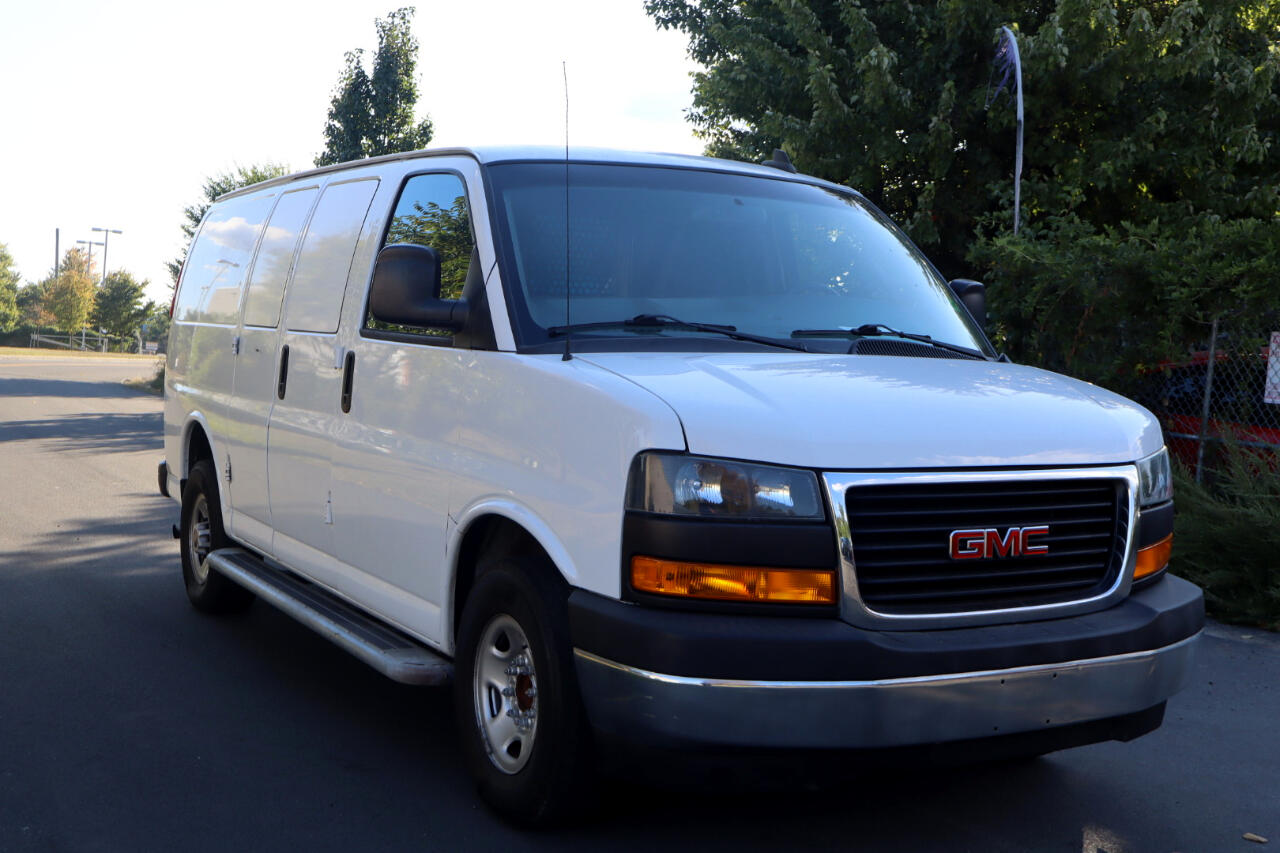 GMC Savana Cargo Van 2500 135" WB RWD 2020 GMC Savana Cargo Van 2500 135" WB RWD 2020