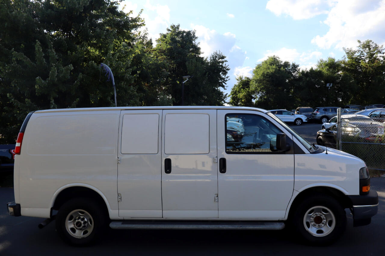 GMC Savana Cargo Van 2500 135" WB RWD 2020 GMC Savana Cargo Van 2500 135" WB RWD 2020