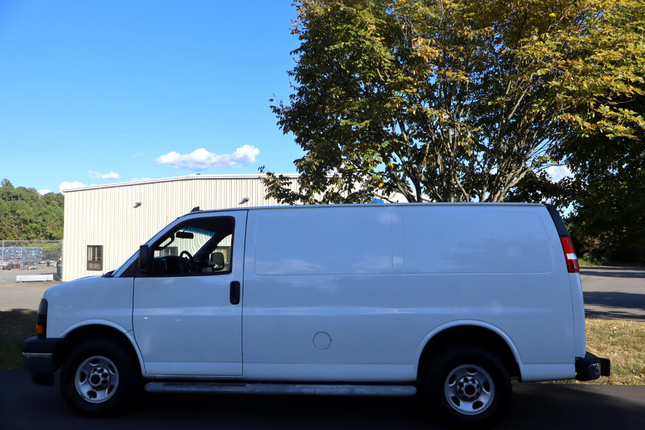 GMC Savana Cargo Van 2500 135" WB RWD 2020 GMC Savana Cargo Van 2500 135" WB RWD 2020