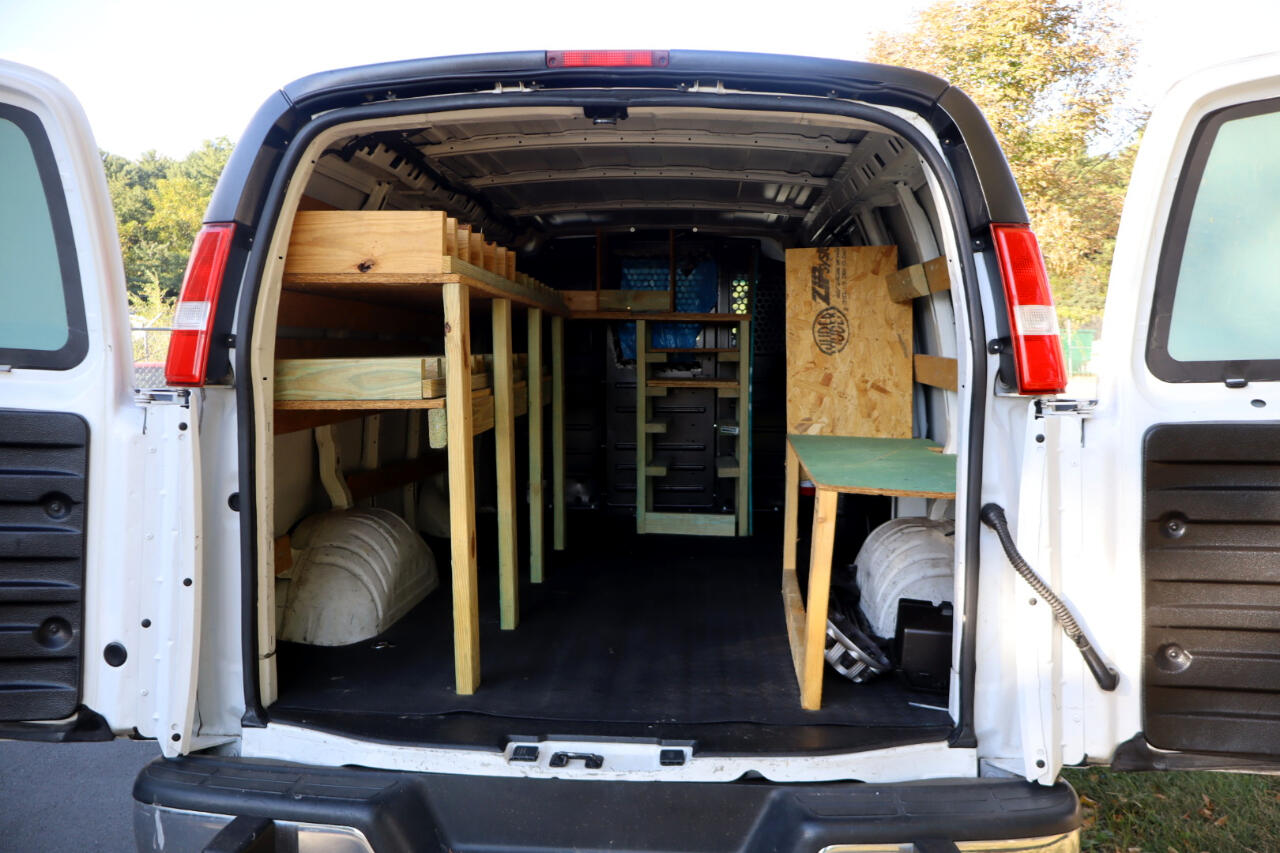 GMC Savana Cargo Van 2500 135" WB RWD 2020 GMC Savana Cargo Van 2500 135" WB RWD 2020