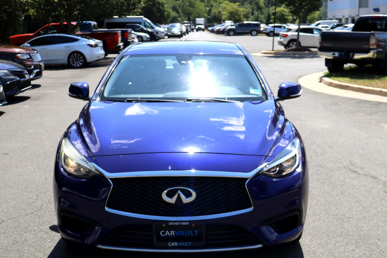 2017 Infiniti QX30 Base photo 2