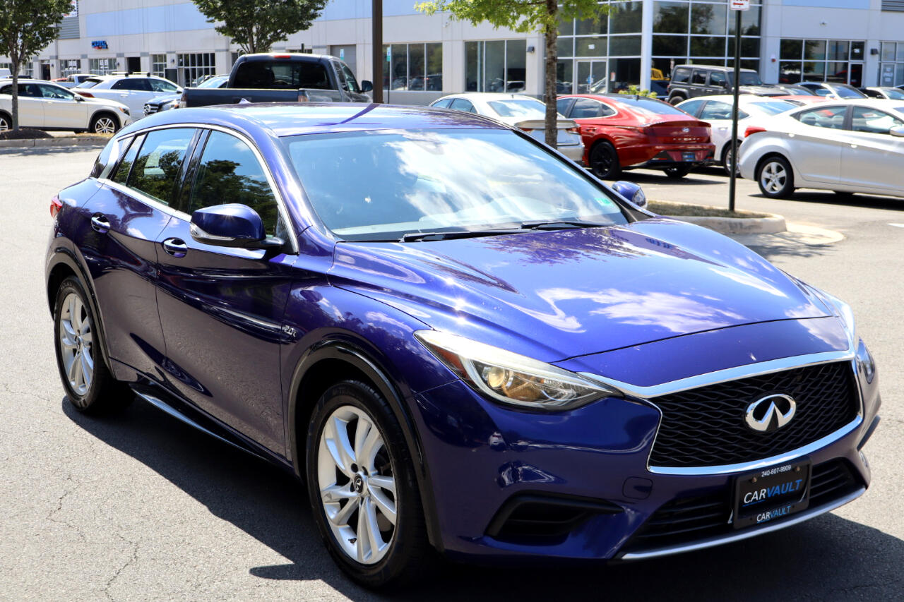 2017 Infiniti QX30 Base photo 3