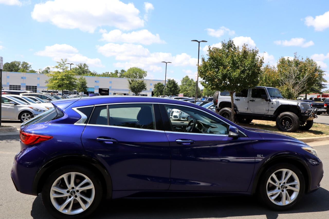 2017 Infiniti QX30 Base photo 4