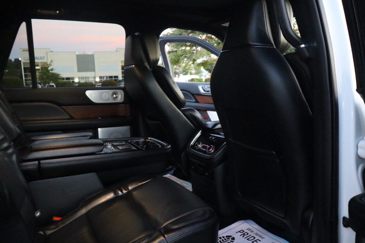 2020 Lincoln Navigator L Reserve photo 15