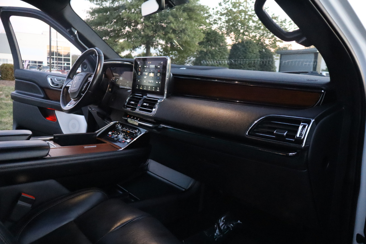 2020 Lincoln Navigator L Reserve photo 17