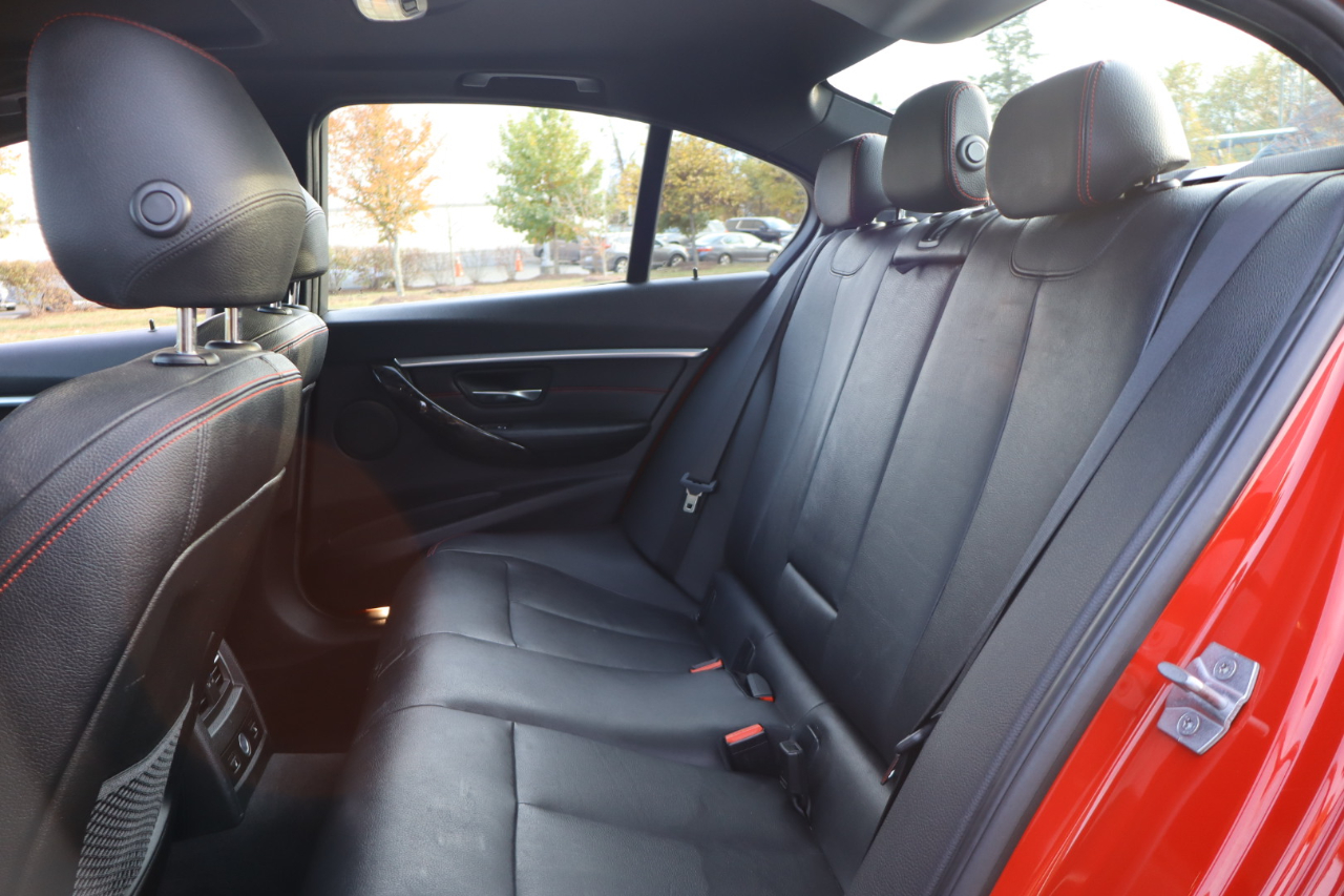 BMW 3-Series 330i 4D Sedan 2017 BMW 3-Series 330i 4D Sedan 2017