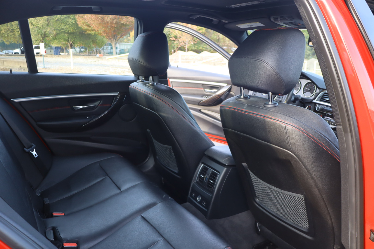 BMW 3-Series 330i 4D Sedan 2017 BMW 3-Series 330i 4D Sedan 2017