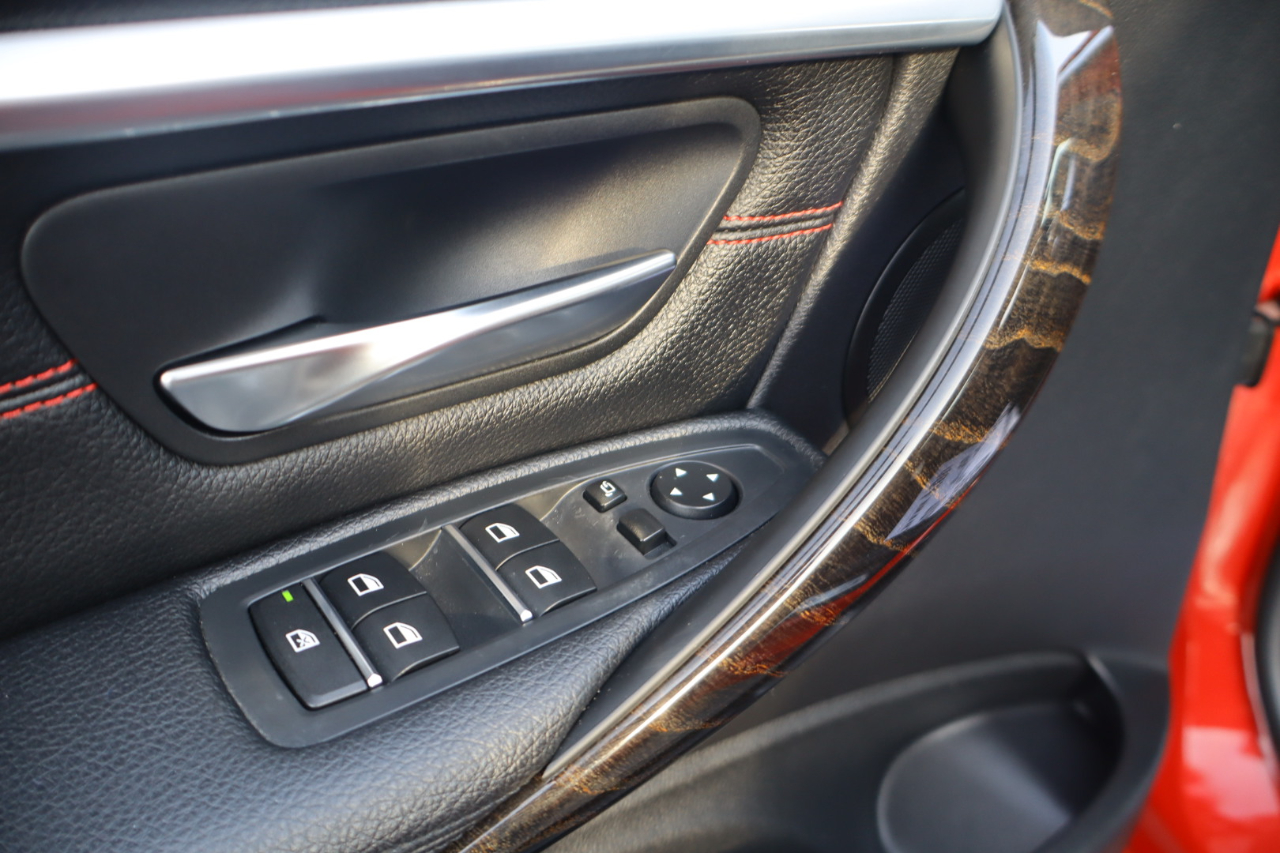 BMW 3-Series 330i 4D Sedan 2017 BMW 3-Series 330i 4D Sedan 2017