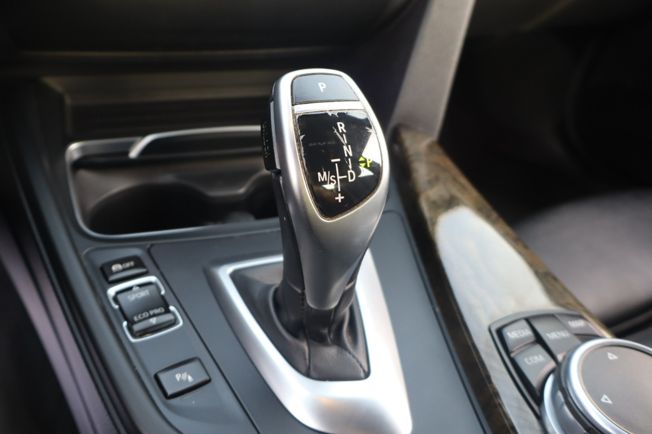 BMW 3-Series 330i 4D Sedan 2017 BMW 3-Series 330i 4D Sedan 2017