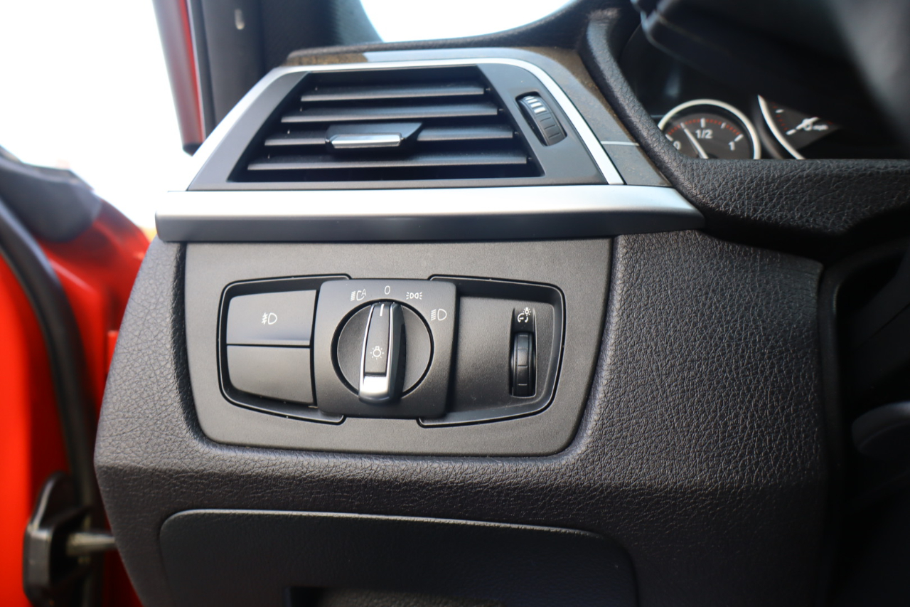 BMW 3-Series 330i 4D Sedan 2017 BMW 3-Series 330i 4D Sedan 2017