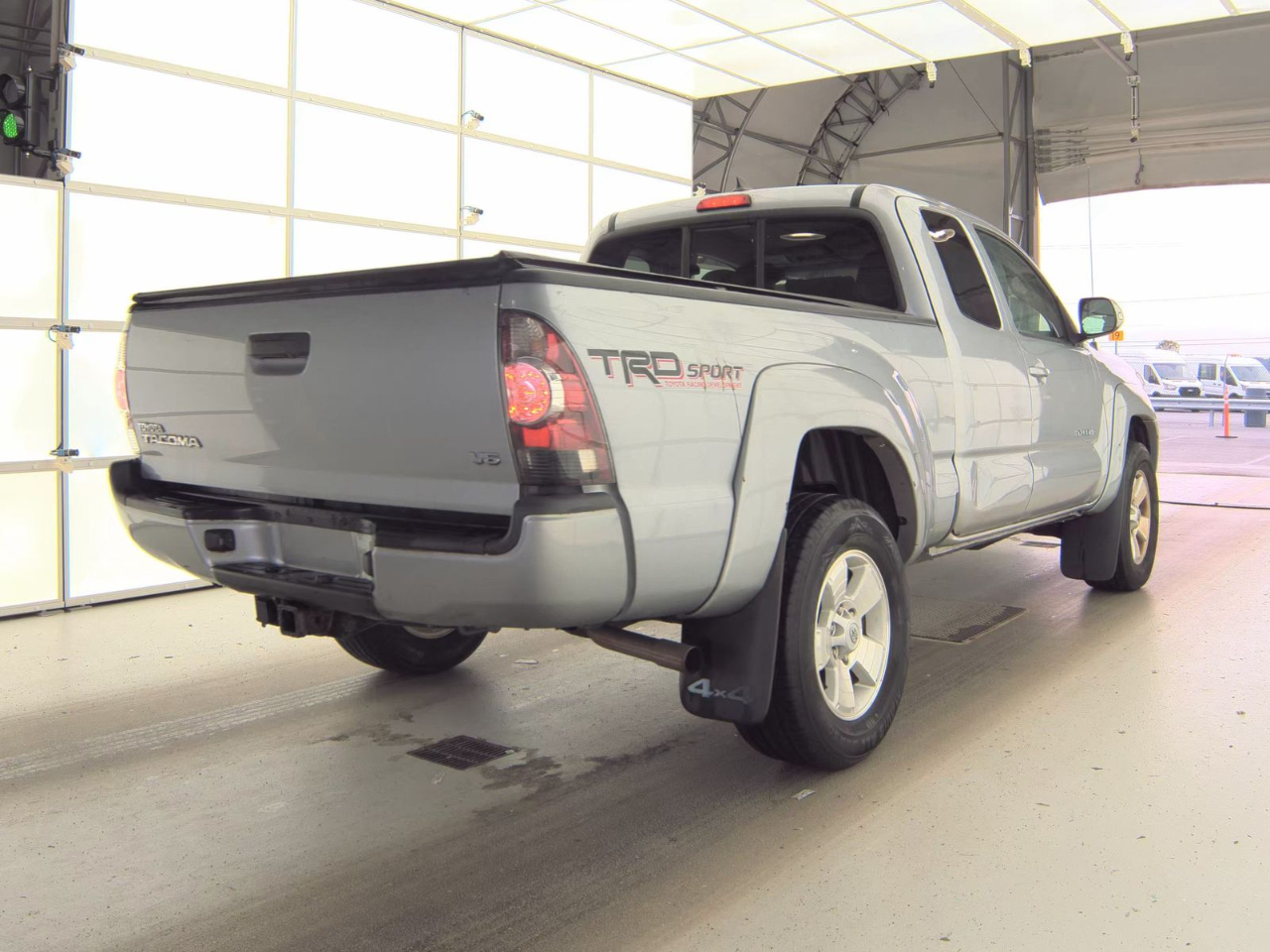 2015 Toyota Tacoma Access Cab V6 4x4 photo 2