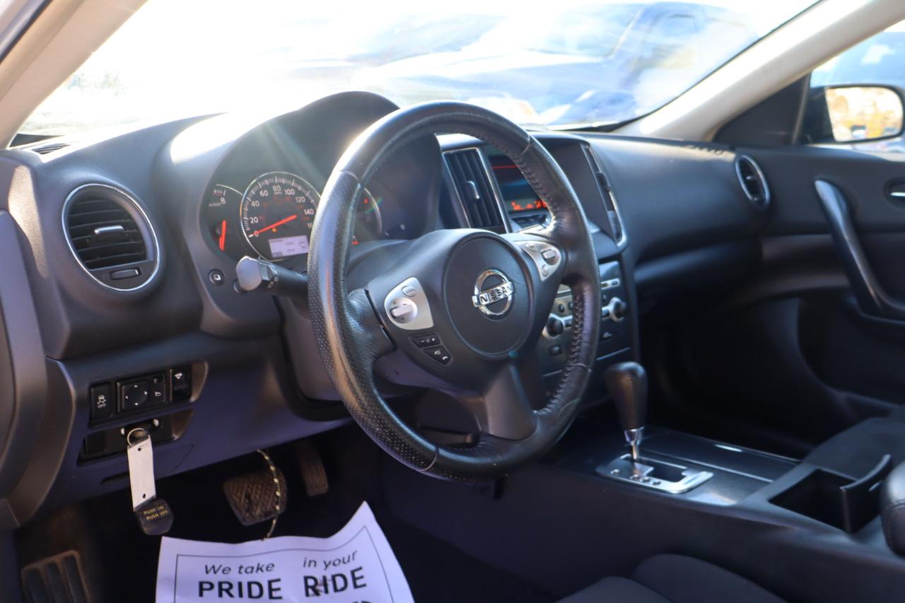 Nissan Maxima SV 4D Sedan 2012