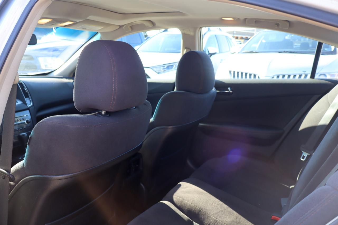 Nissan Maxima SV 4D Sedan 2012