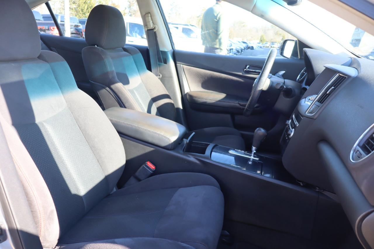 Nissan Maxima SV 4D Sedan 2012