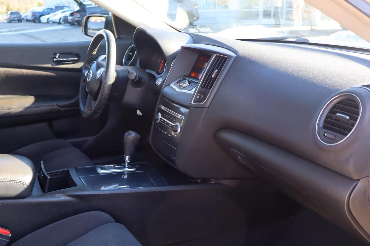 Nissan Maxima SV 4D Sedan 2012