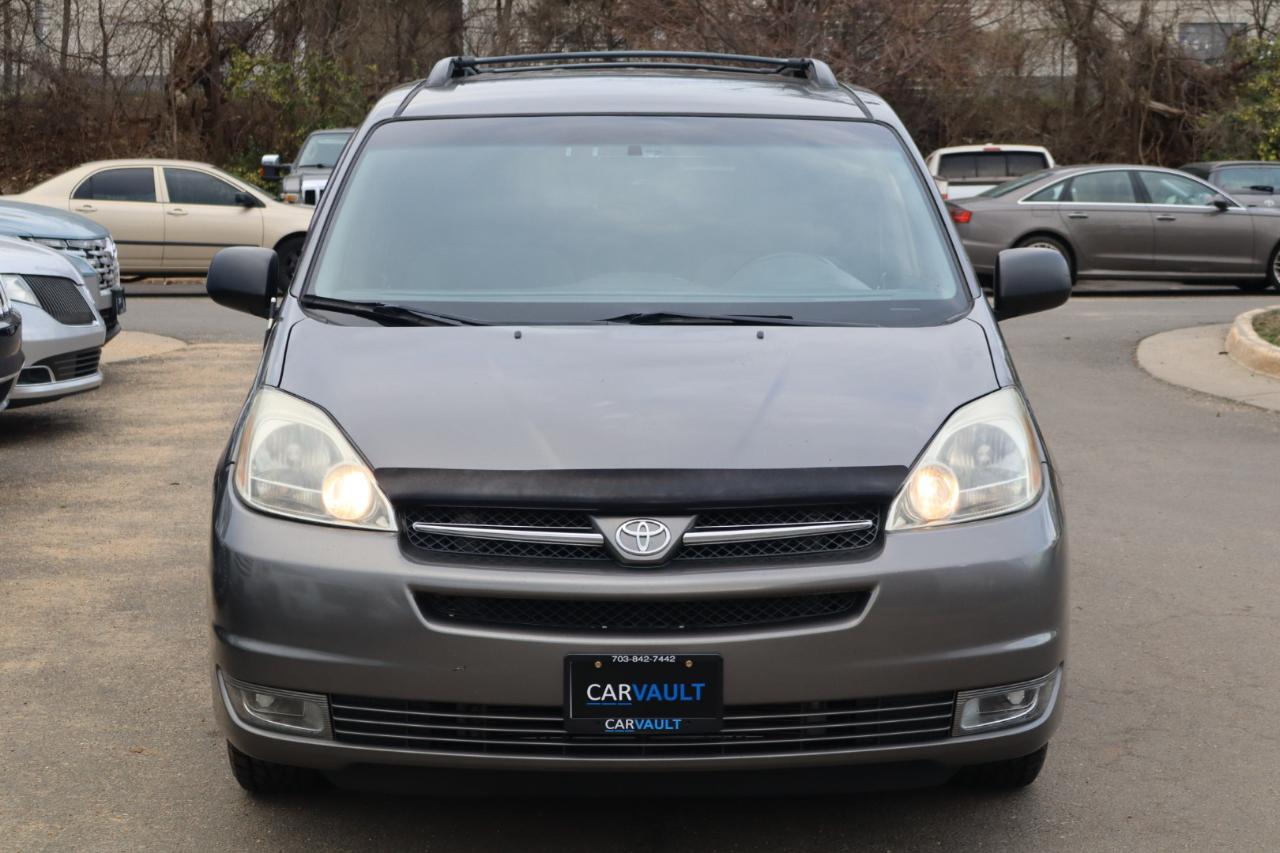 Toyota Sienna LE - 7 Passenger 2004