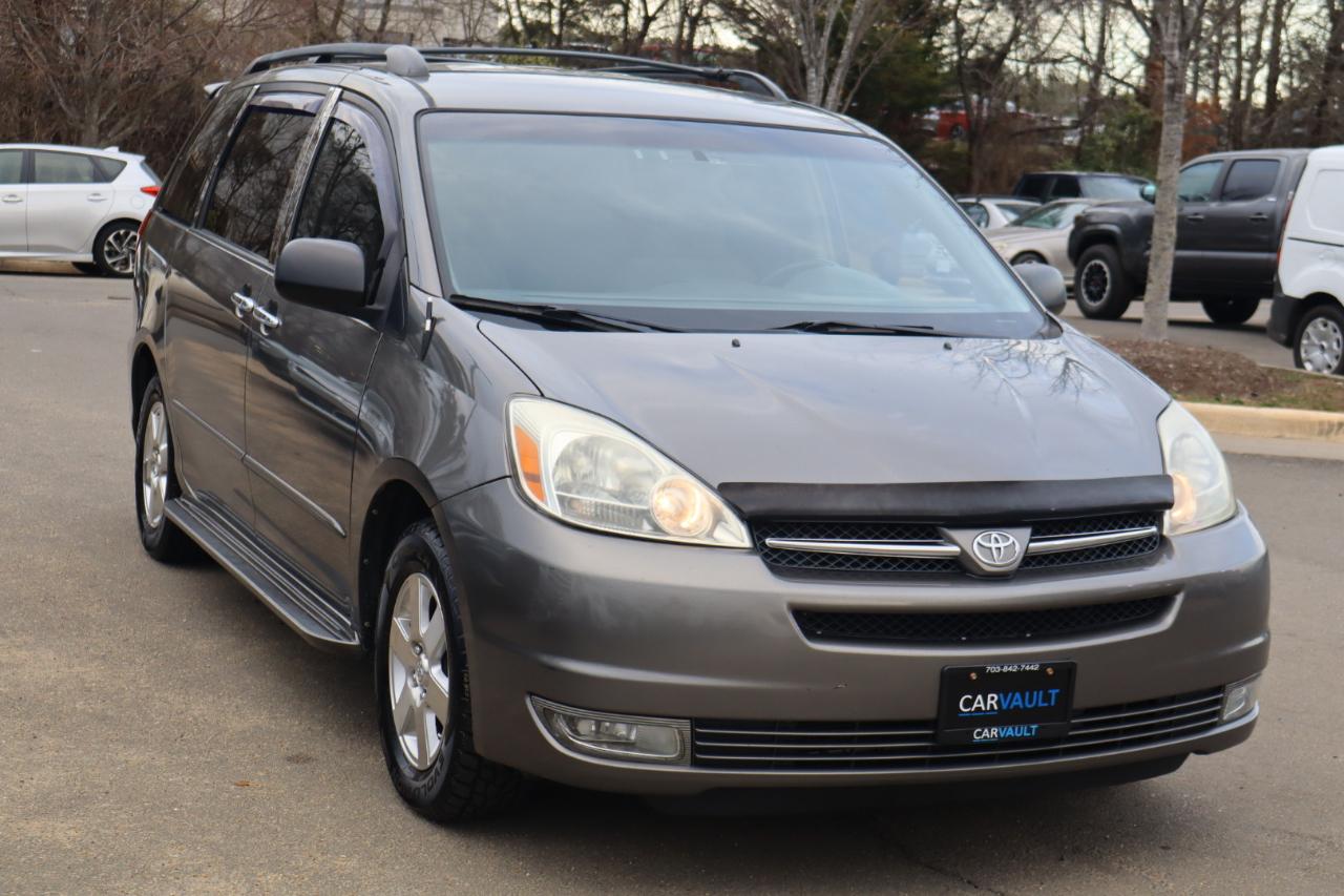 Toyota Sienna LE - 7 Passenger 2004