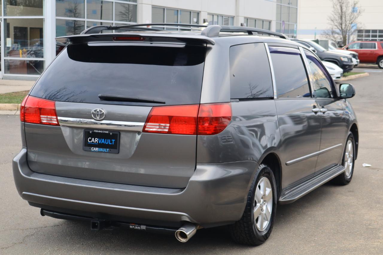 Toyota Sienna LE - 7 Passenger 2004