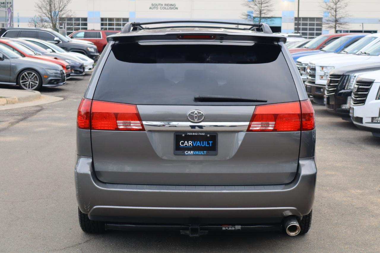 Toyota Sienna LE - 7 Passenger 2004