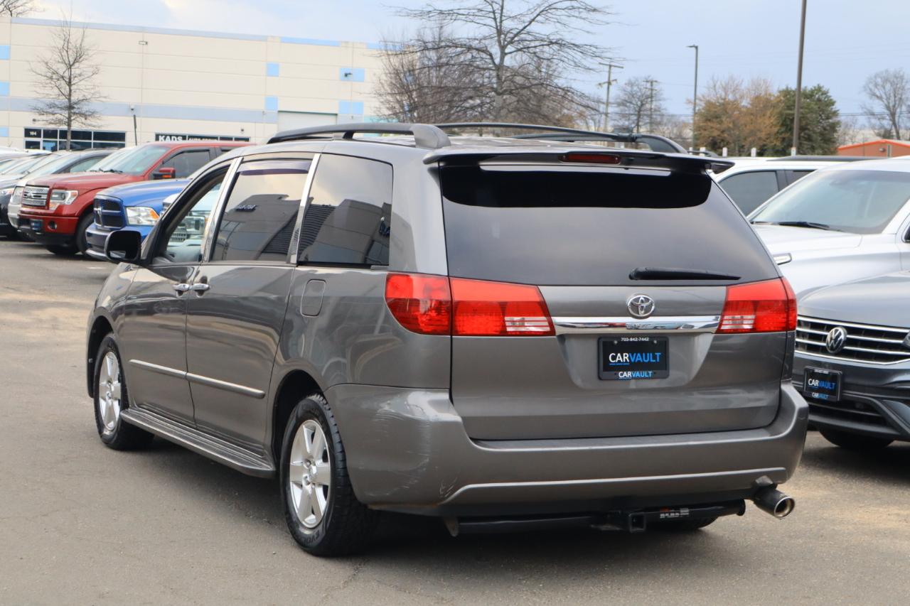 Toyota Sienna LE - 7 Passenger 2004