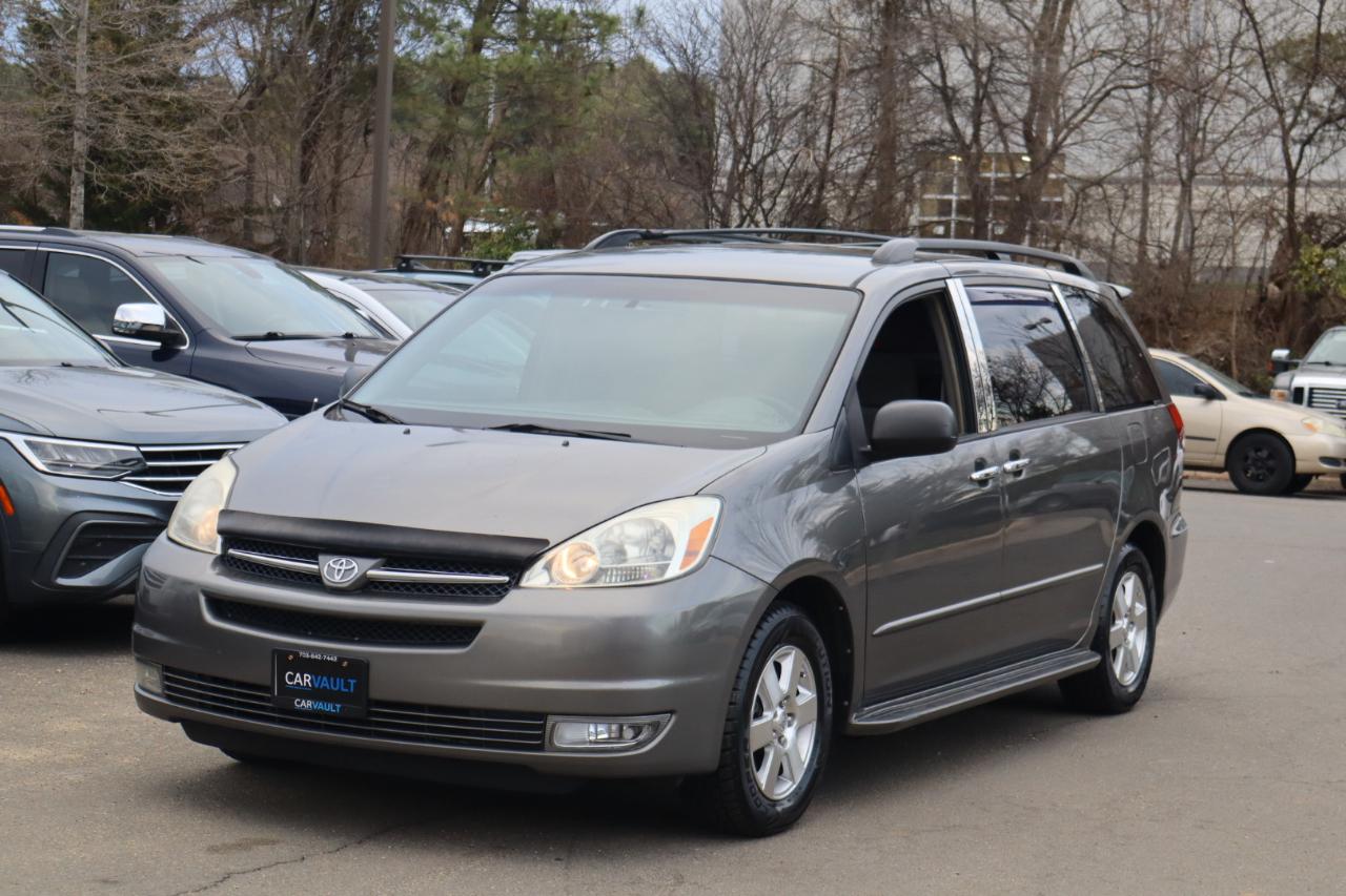 Toyota Sienna LE - 7 Passenger 2004